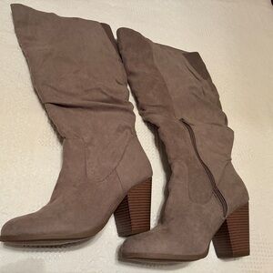 NWOT - Elegant Taupe Heeled Boots. 10W - medium width